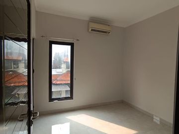 Rumah Dijual di Perkici Bintaro Sektor 5, Posisi Hook