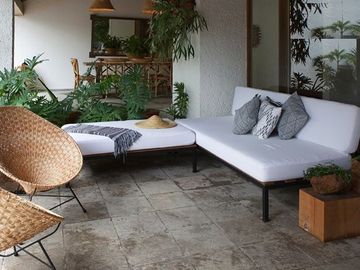 Residencia de lujo con alberca y acabados en encino americano en zona exclusiva de Cuernavaca