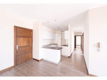 Venta de departamento en Tumbaco, cerca a la Av. Interoceánica, Ruta Viva, centros comerciales y bancos.