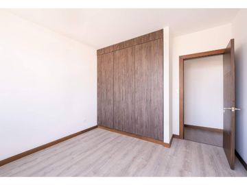 Venta de departamento en Tumbaco, cerca a la Av. Interoceánica, Ruta Viva, centros comerciales y bancos.