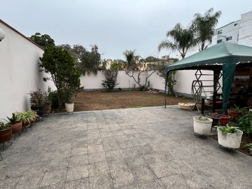 VENDO CASA EN LA AURORA - MIRAFLORES