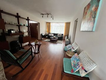 VENDO CASA EN LA AURORA - MIRAFLORES