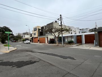 VENDO CASA EN LA AURORA - MIRAFLORES
