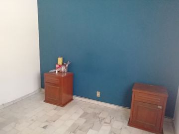 RENTA CASA SOLA DE UN NIVEL 3 RECÁMARAS Y JARDÍN CERCA DE BOULEVARD CUAUHNAHUAC, CIVAC, TIZOC.
