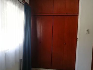 RENTA CASA SOLA DE UN NIVEL 3 RECÁMARAS Y JARDÍN CERCA DE BOULEVARD CUAUHNAHUAC, CIVAC, TIZOC.