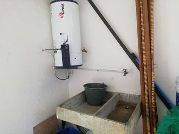RENTA CASA SOLA DE UN NIVEL 3 RECÁMARAS Y JARDÍN CERCA DE BOULEVARD CUAUHNAHUAC, CIVAC, TIZOC.