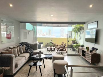 Venta de Moderno y Amplio Duplex En Miraflores