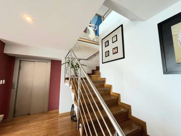 Venta de Moderno y Amplio Duplex En Miraflores