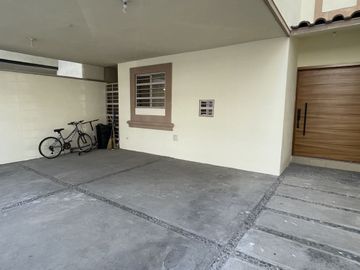 CASA EN VENTA SECTOR PRIVADO EN ESCOBEDO