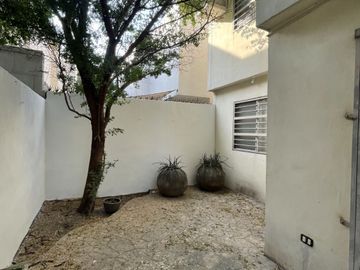 CASA EN VENTA SECTOR PRIVADO EN ESCOBEDO