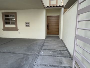 CASA EN VENTA PRIVADAS DE ANAHUAC EN ESCOBEDO
