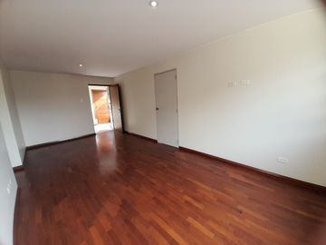 VENDO DEPARTAMENTO EN SEGUNDO PISO DE 56 MTS2. VISTA A PARQUE. CON COCHERA.