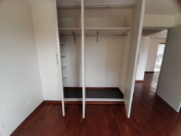 VENDO DEPARTAMENTO EN SEGUNDO PISO DE 56 MTS2. VISTA A PARQUE. CON COCHERA.
