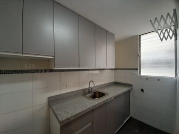 VENDO DEPARTAMENTO EN SEGUNDO PISO DE 56 MTS2. VISTA A PARQUE. CON COCHERA.