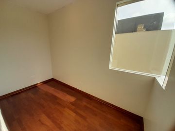 VENDO DEPARTAMENTO EN SEGUNDO PISO DE 56 MTS2. VISTA A PARQUE. CON COCHERA.