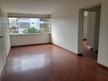 VENDO DEPARTAMENTO EN SEGUNDO PISO DE 56 MTS2. VISTA A PARQUE. CON COCHERA.