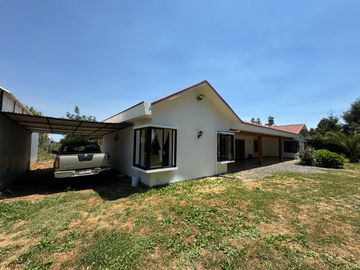 Gran casa con Galpon orilla pavimento km 1.8 Coihueco Miraflores