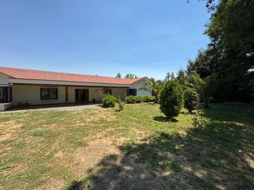 Gran casa con Galpon orilla pavimento km 1.8 Coihueco Miraflores