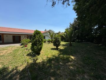 Gran casa con Galpon orilla pavimento km 1.8 Coihueco Miraflores