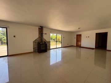 Gran casa con Galpon orilla pavimento km 1.8 Coihueco Miraflores