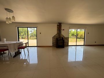 Gran casa con Galpon orilla pavimento km 1.8 Coihueco Miraflores