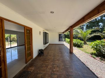 Gran casa con Galpon orilla pavimento km 1.8 Coihueco Miraflores