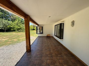 Gran casa con Galpon orilla pavimento km 1.8 Coihueco Miraflores