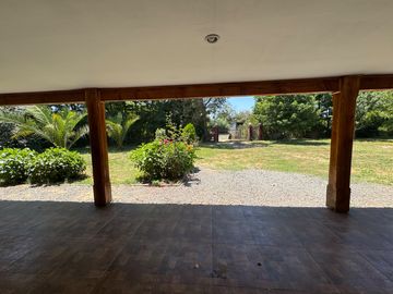 Gran casa con Galpon orilla pavimento km 1.8 Coihueco Miraflores