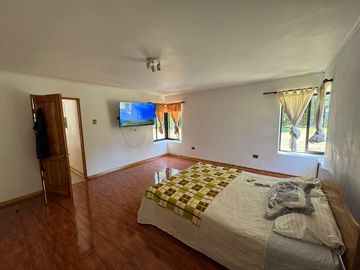Gran casa con Galpon orilla pavimento km 1.8 Coihueco Miraflores