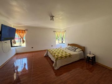 Gran casa con Galpon orilla pavimento km 1.8 Coihueco Miraflores