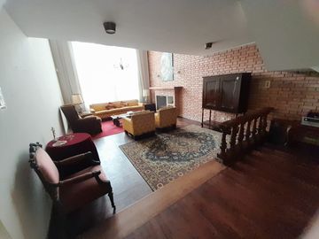 VENDO CASA EN EL ROSAL MIRAFLORES  340 MTS2