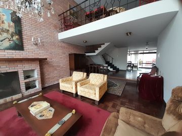 VENDO CASA EN EL ROSAL MIRAFLORES  340 MTS2