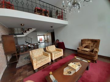 VENDO CASA EN EL ROSAL MIRAFLORES  340 MTS2