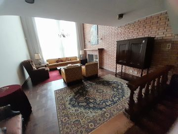 VENDO CASA EN EL ROSAL MIRAFLORES  340 MTS2