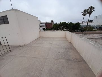 VENDO CASA EN EL ROSAL MIRAFLORES  340 MTS2