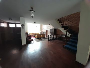 VENDO CASA EN EL ROSAL MIRAFLORES  340 MTS2