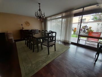 VENDO CASA EN EL ROSAL MIRAFLORES  340 MTS2