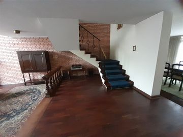 VENDO CASA EN EL ROSAL MIRAFLORES  340 MTS2