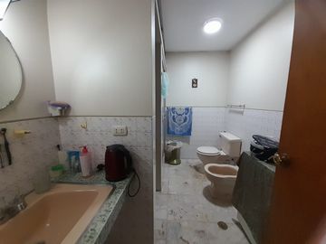 VENDO CASA EN EL ROSAL MIRAFLORES  340 MTS2
