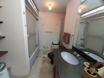 VENDO CASA EN EL ROSAL MIRAFLORES  340 MTS2