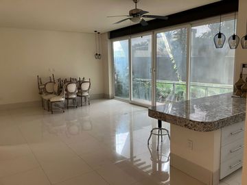 Casa con bungalow, alberca, paneles solares y vigilancia en privada | Vista Hermosa, Cuernavaca