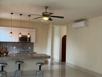 Casa con bungalow, alberca, paneles solares y vigilancia en privada | Vista Hermosa, Cuernavaca