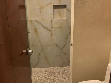 Casa con bungalow, alberca, paneles solares y vigilancia en privada | Vista Hermosa, Cuernavaca