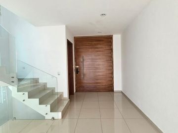 HERMOSA CASA EN VENTA EN LA RIOJA, SANTA ANITA.