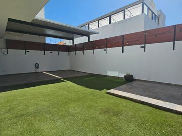 HERMOSA CASA EN VENTA EN LA RIOJA, SANTA ANITA.