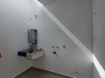 HERMOSA CASA EN VENTA EN LA RIOJA, SANTA ANITA.