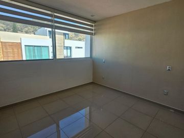 HERMOSA CASA EN VENTA EN LA RIOJA, SANTA ANITA.