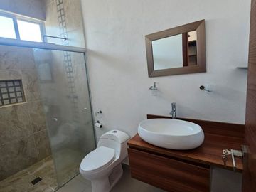 HERMOSA CASA EN VENTA EN LA RIOJA, SANTA ANITA.