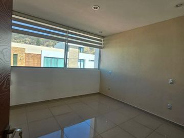 HERMOSA CASA EN VENTA EN LA RIOJA, SANTA ANITA.