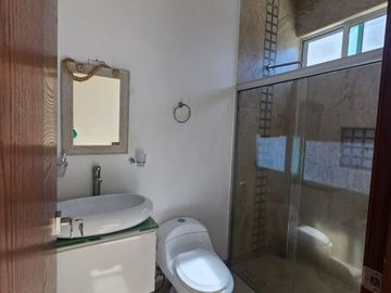 HERMOSA CASA EN VENTA EN LA RIOJA, SANTA ANITA.